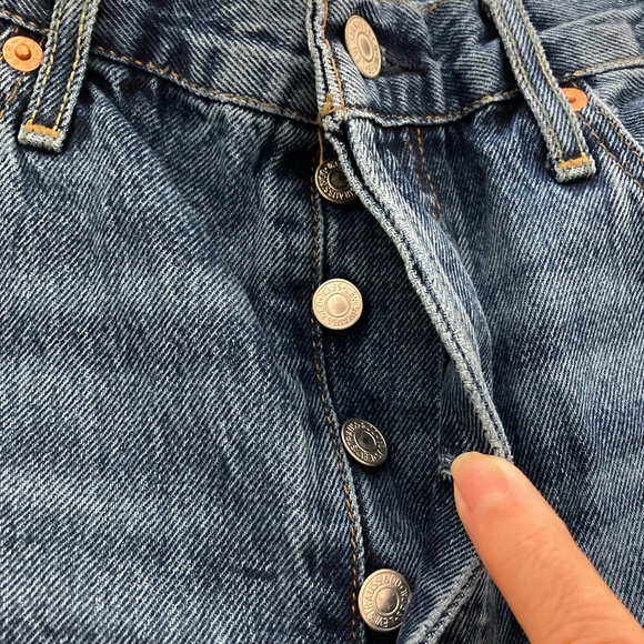 LEVI'S 501 Premium Denim Shorts Classic Blue Wash - Picture 3 of 9